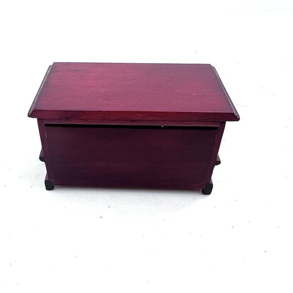 Vintage Wooden Bench Chest Lifting Seat & Blanket Dollhouse Miniature 1:12 - Picture 6 of 7